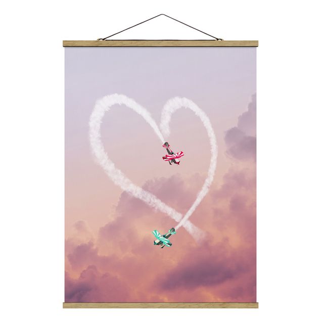 Stoffbild mit Posterleisten - Jonas Loose - Herz mit Flugzeugen - Hochformat 3:4