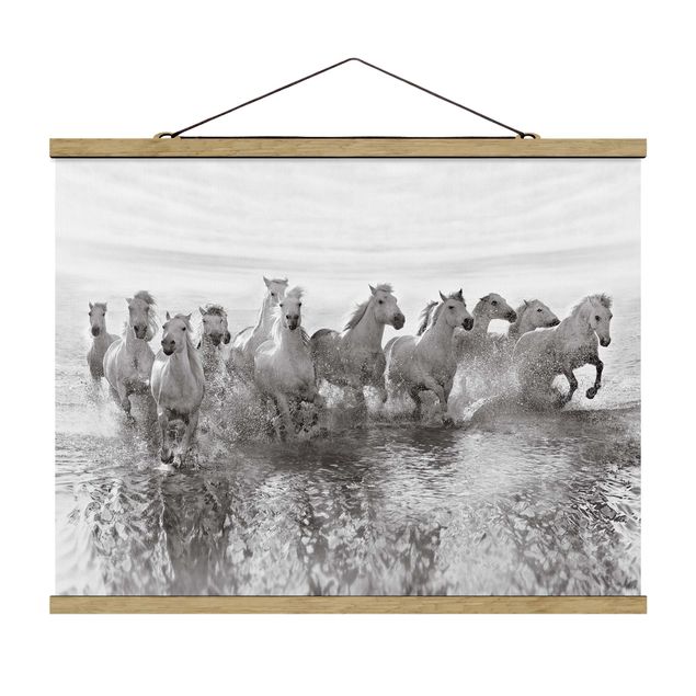 Stoffbild mit Posterleisten - Weiße Pferde im Meer - Querformat 4:3