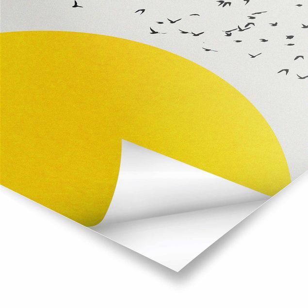 Poster - Vogelschwarm vor gelber Sonne - Hochformat 3:2