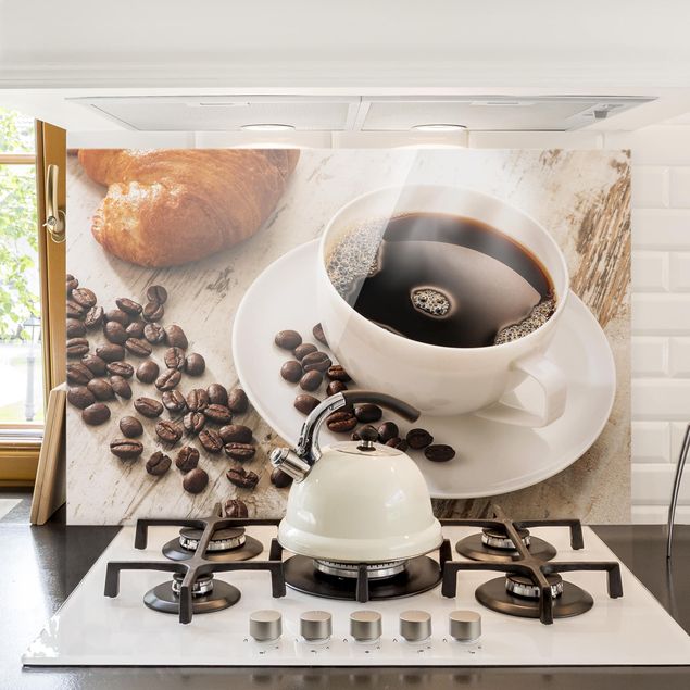 Spritzschutz Glas magnetisch Dampfende Kaffeetasse mit Kaffeebohnen