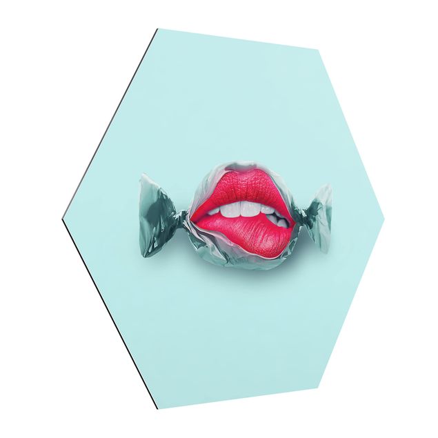 Hexagon Bild Alu-Dibond - Jonas Loose - Bonbon mit Lippen