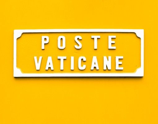 Vatikanischer Briefkasten - Briefkasten im Vatikan - mit Zeitungsrolle