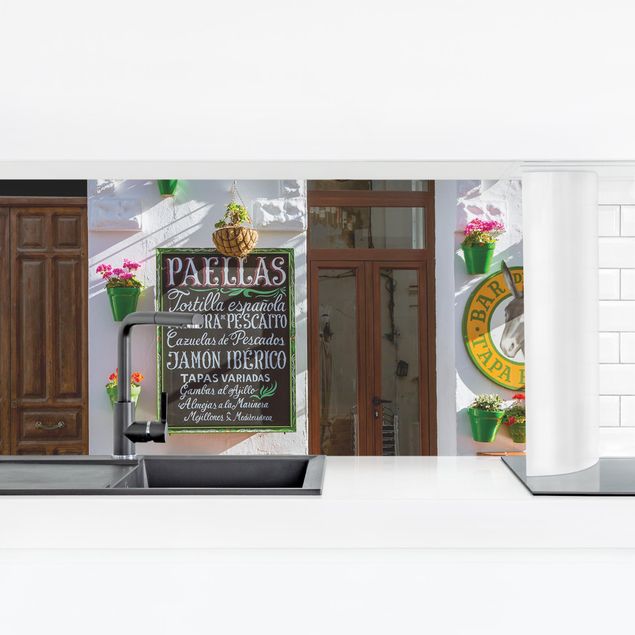 Küchenrückwände selbstklebend Bar de Tapas mit Blumentöpfen