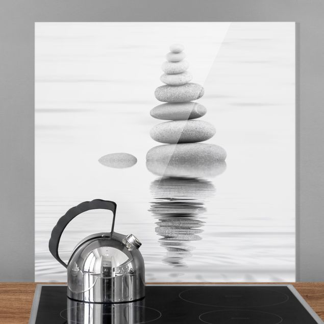 Spritzschutz Glas magnetisch Steinturm im Wasser Schwarz-Weiß