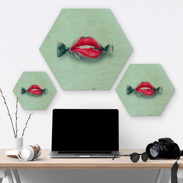 Hexagon Bild Holz - Jonas Loose - Bonbon mit Lippen