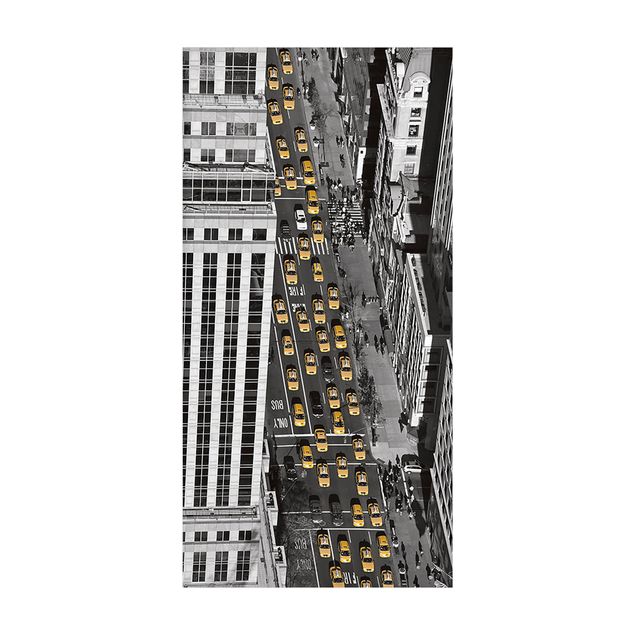 Schwarz-weißer Teppich Taxiverkehr in Manhattan