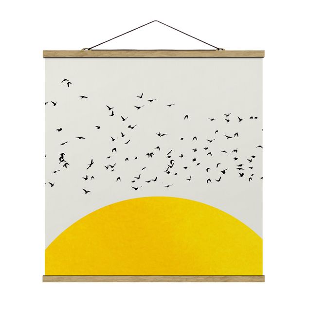 Stoffbild mit Posterleisten - Vogelschwarm vor gelber Sonne - Quadrat 1:1