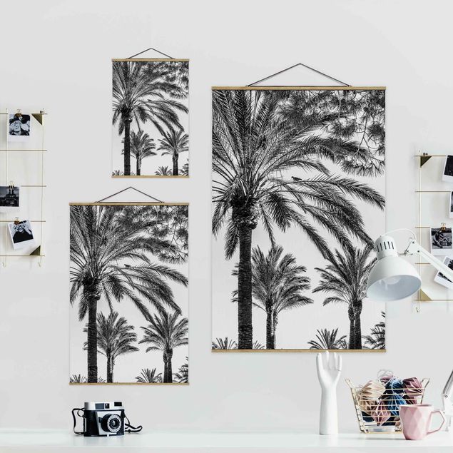 Stoffbild mit Posterleisten - Palmen im Sonnenuntergang Schwarz-Weiß - Hochformat 2:3