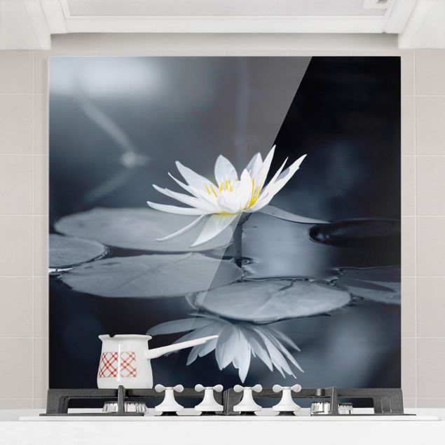 Spritzschutz Glas magnetisch Lotus Spiegelung im Wasser
