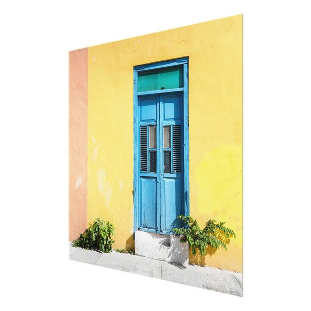 Philippe Hugonnard Bunte Wand blaue Tür
