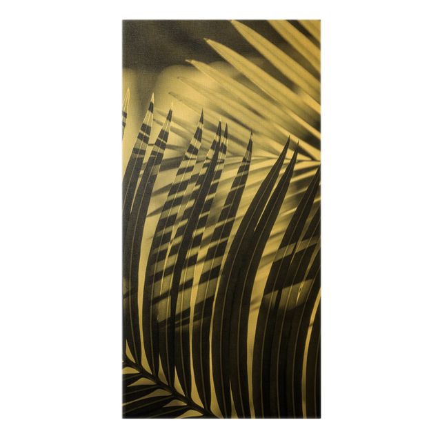 Leinwandbild Gold - Schattenspiel auf Palmenwedel - Hochformat 1:2