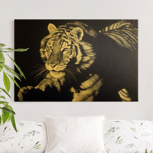 Leinwandbild Gold - Tiger im Sonnenlicht vor Schwarz - Querformat 3:2