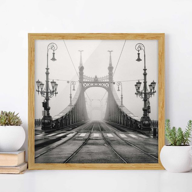 Schwarz-Weiß Bilder mit Rahmen Brücke in Budapest