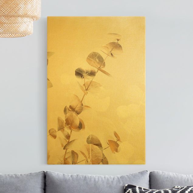Leinwandbild Gold - Goldene Eukalyptuszweige mit Weiß I - Hochformat 2:3