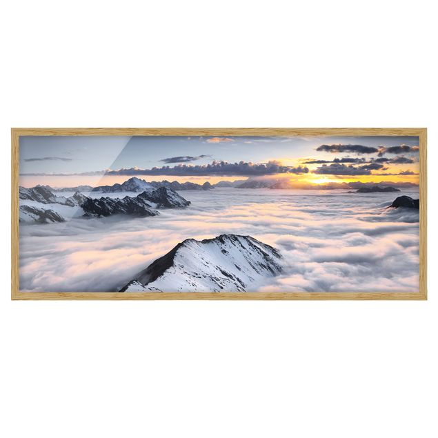 Bild mit Rahmen - Blick über Wolken und Berge - Panorama Querformat