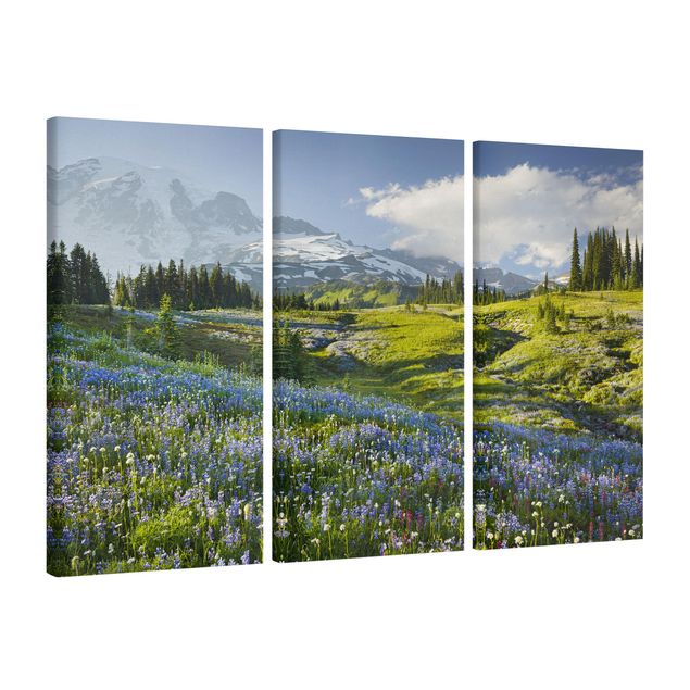 Leinwandbilder Landschaft Bergwiese mit blauen Blumen vor Mt. Rainier