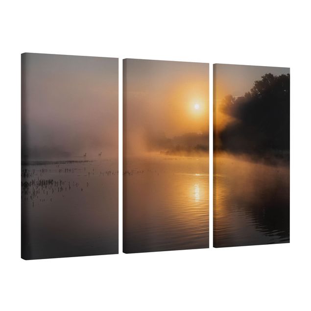 Leinwandbilder Landschaft Sonnenaufgang am See mit Rehen im Nebel