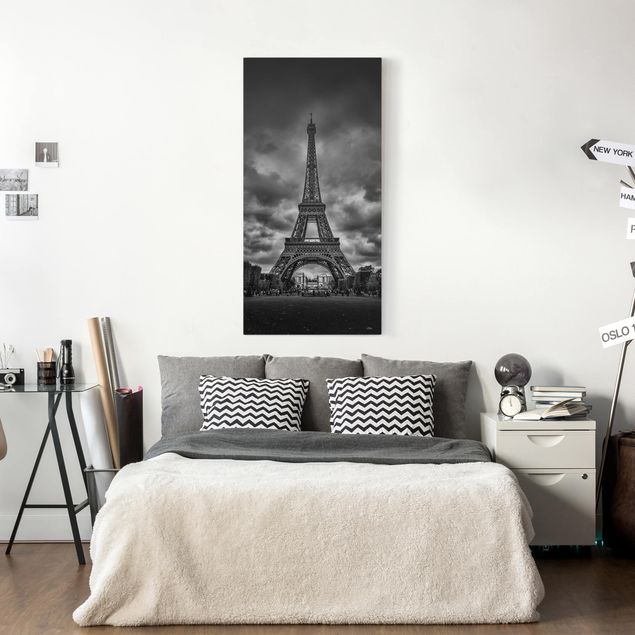 Leinwand Schwarz-Weiß Eiffelturm vor Wolken schwarz-weiß