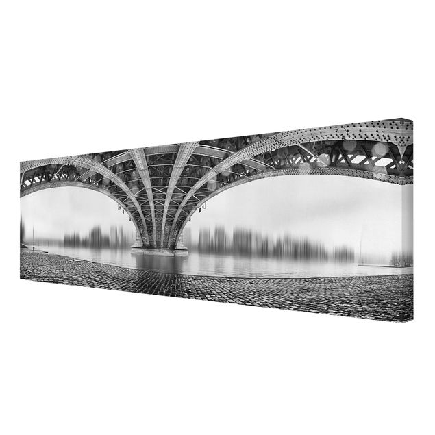Bilder auf Leinwand Under The Iron Bridge