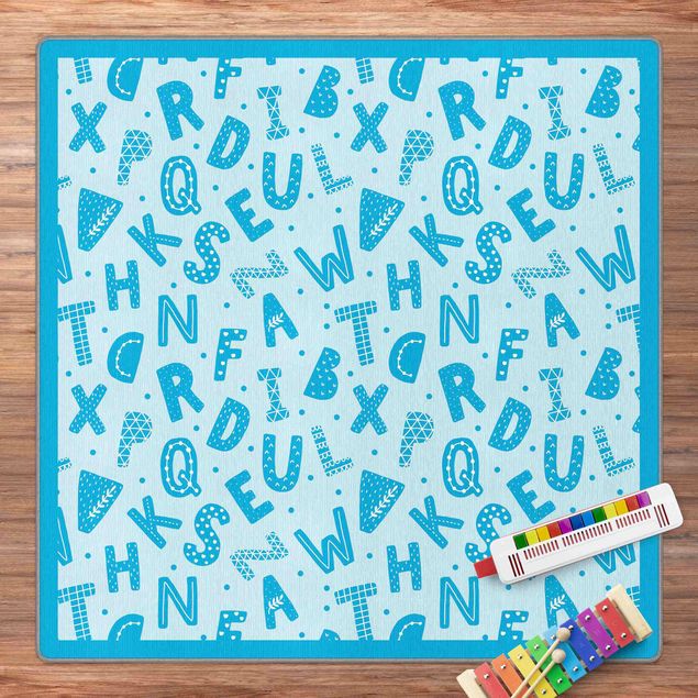 Blauer Teppich Alphabet mit Herzen und Punkten in Blau mit Rahmen