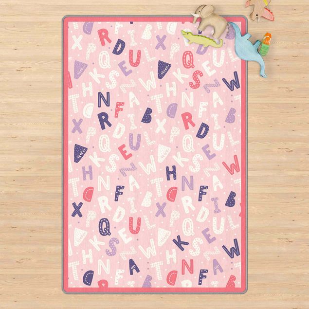 Moderner Teppich Alphabet mit Herzen und Punkten in Rosa mit Rahmen