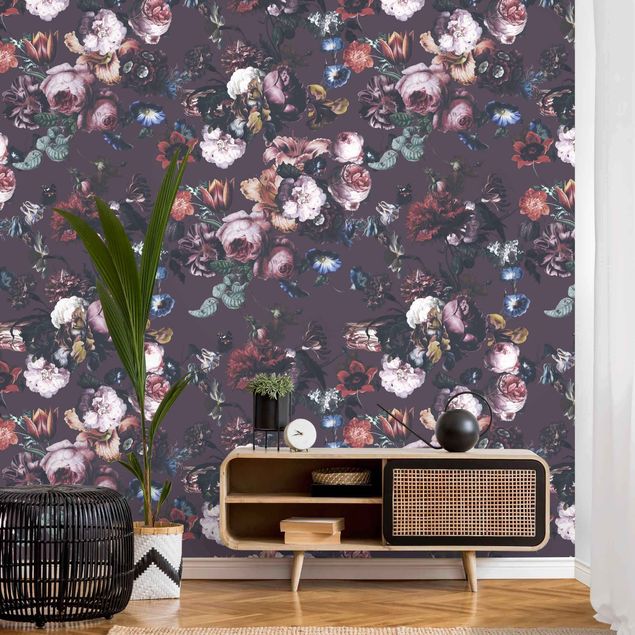 Romantische Schlafzimmer Tapete Altmeisterliche Blüten mit Tulpen und Rosen auf Lila