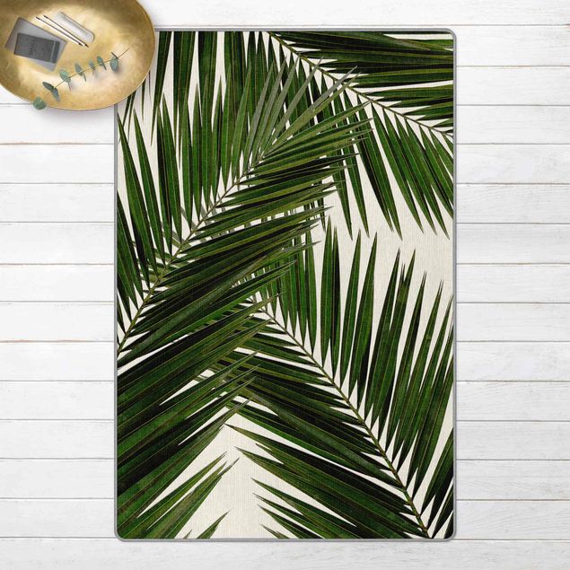 Moderner Teppich Blick durch grüne Palmenblätter