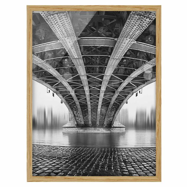 Bild mit Rahmen - Under The Iron Bridge - Hochformat 3:4
