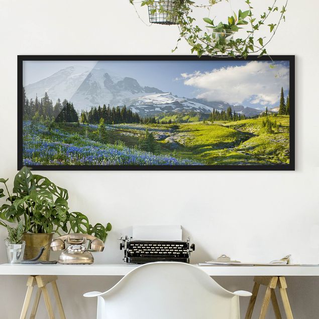 Bilder mit Rahmen Blumen Bergwiese mit blauen Blumen vor Mt. Rainier
