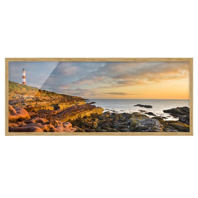 Bild mit Rahmen - Tarbat Ness Leuchtturm und Sonnenuntergang am Meer - Panorama Querformat