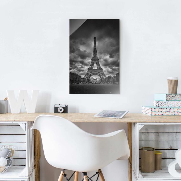 Schwarz-Weiß Glasbilder Eiffelturm vor Wolken schwarz-weiß