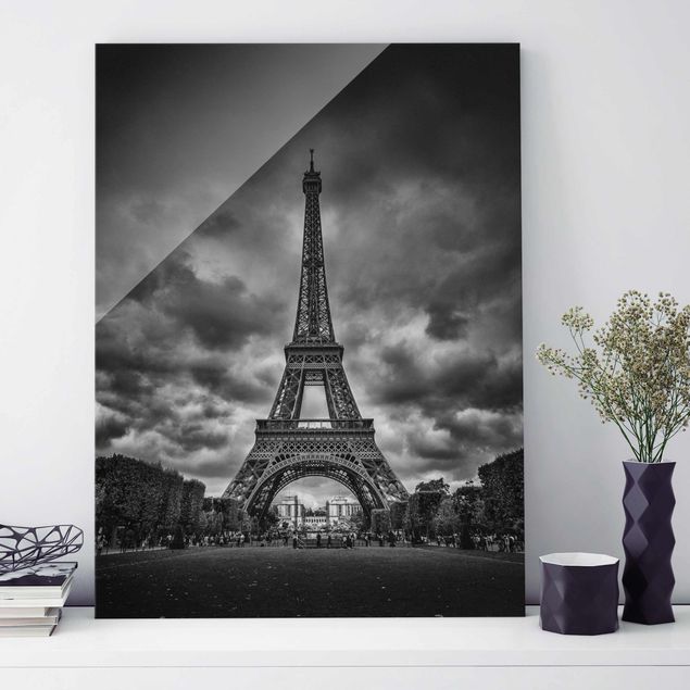 Glasbilder Paris Eiffelturm vor Wolken schwarz-weiß