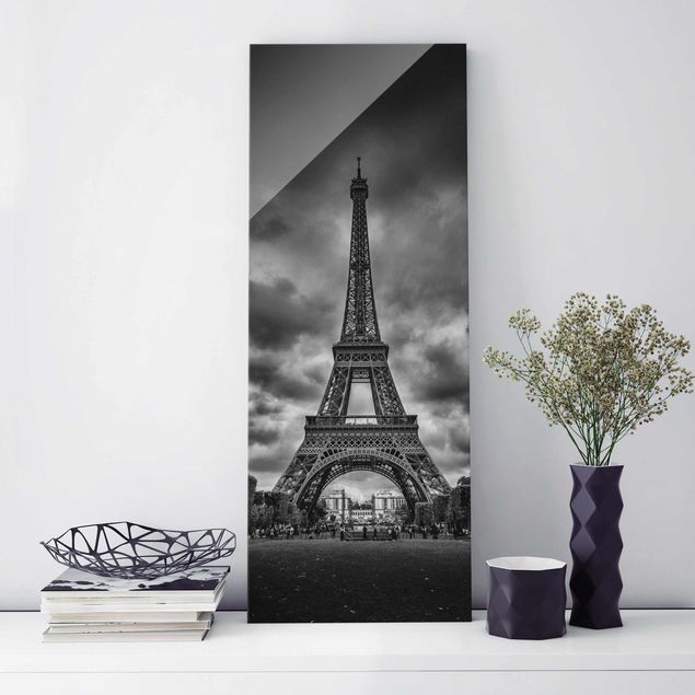 Glasbild Paris Eiffelturm vor Wolken schwarz-weiß
