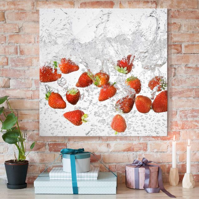Wandbilder Glas XXL Frische Erdbeeren im Wasser