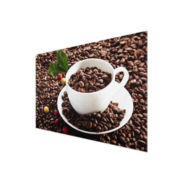 Glasbild - Kaffeetasse mit gerösteten Kaffeebohnen - Querformat 3:2