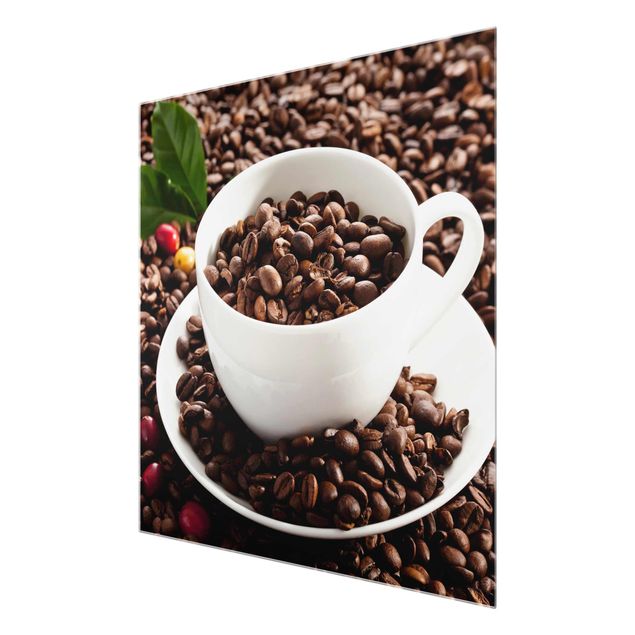 Glasbild - Kaffeetasse mit gerösteten Kaffeebohnen - Quadrat 1:1
