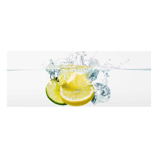 Glasbild - Zitrone und Limette im Wasser - Panorama Quer