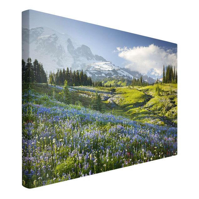 Leinwandbilder Natur Bergwiese mit blauen Blumen vor Mt. Rainier
