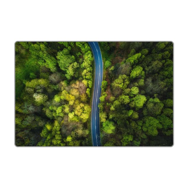 Große Teppiche Luftbild - Asphaltstraße im Wald