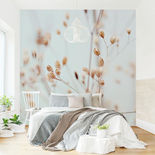 Romantische Schlafzimmer Tapete Pastellknospen am Wildblumenzweig