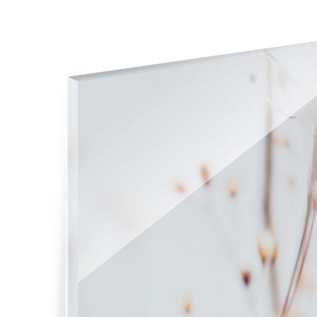 Glasbild - Pastellknospen am Wildblumenzweig - Hochformat
