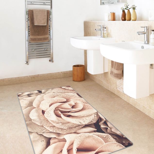 Teppich beige Rosen Sepia mit Wassertropfen