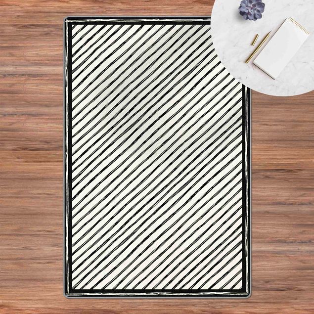 Teppich schwarz-weiß Schwarze Tusche Linienmuster mit Rahmen