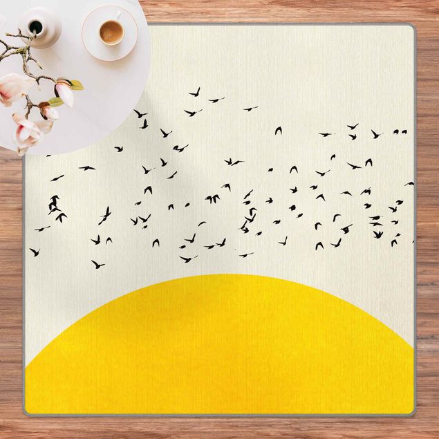 Teppich Natur Vogelschwarm vor gelber Sonne