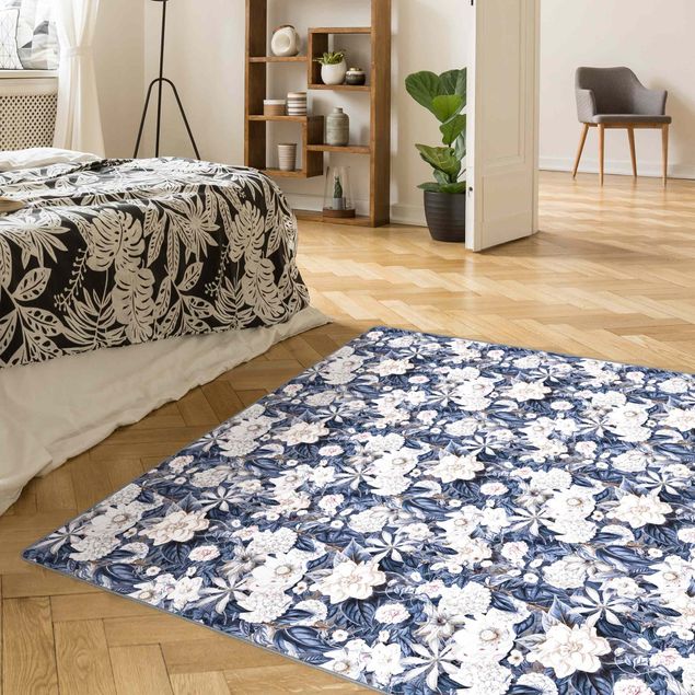 Große Teppiche Weiße Blumen vor Blau