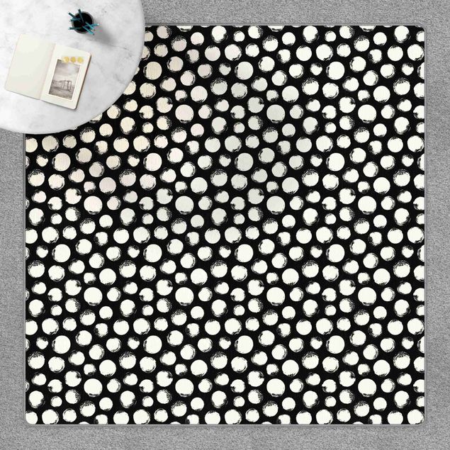 Schwarz-weißer Teppich Weiße Tusche Polkadots auf Schwarz