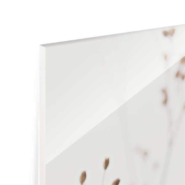 Glasbild - Zarte Knospen am Wildblumenzweig - Hochformat