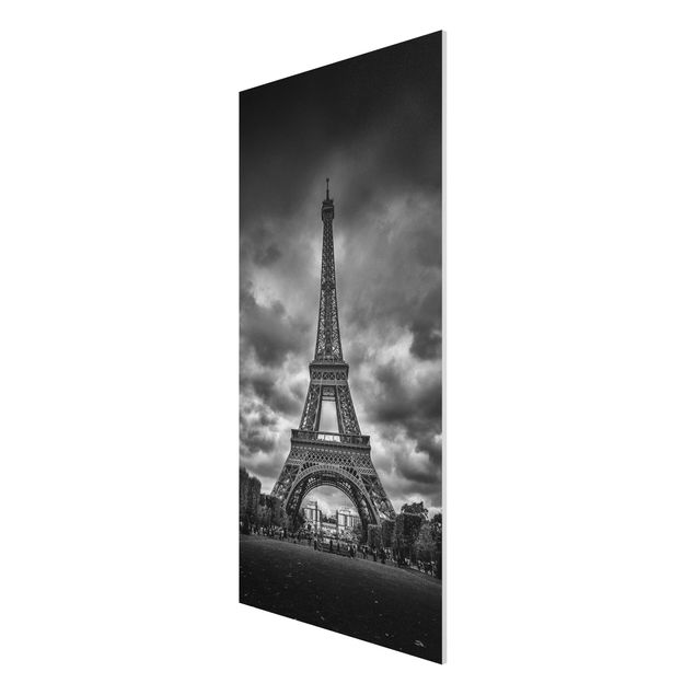 Forex Fine Art Print - Eiffelturm vor Wolken schwarz-weiß - Hochformat 2:1