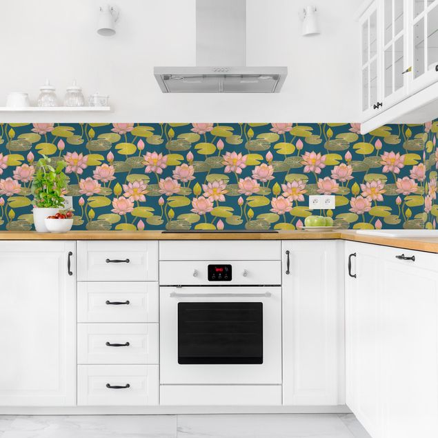 Küchenrückwand Muster Lotusblüten auf Blau
