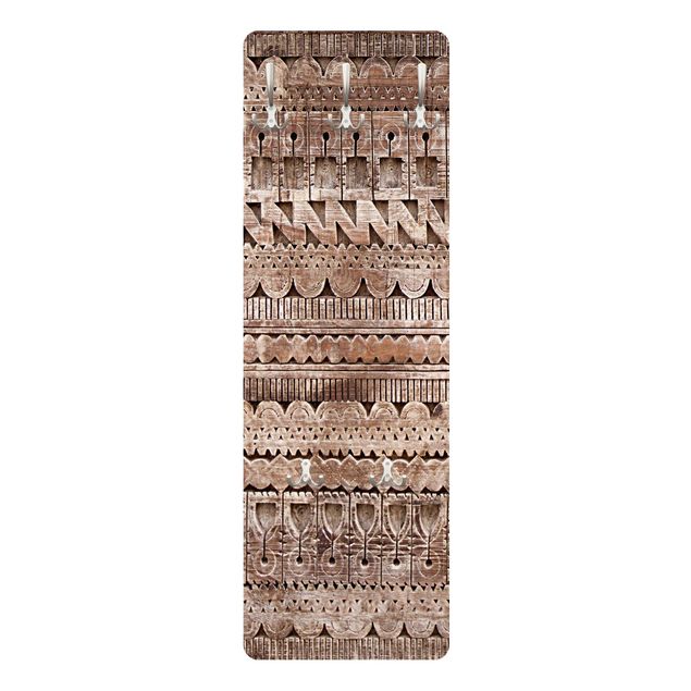 Garderobe - Alte verzierte marokkanische Holztür in Essaouria